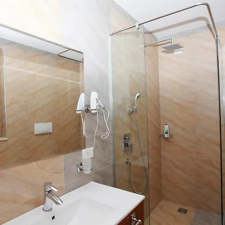 فندق Hotel Green 4*