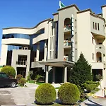 מלון Hotel Green 4*